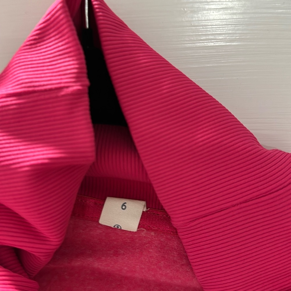 Lightweight Lululemon jacket with hoodie - Picture 4 of 4